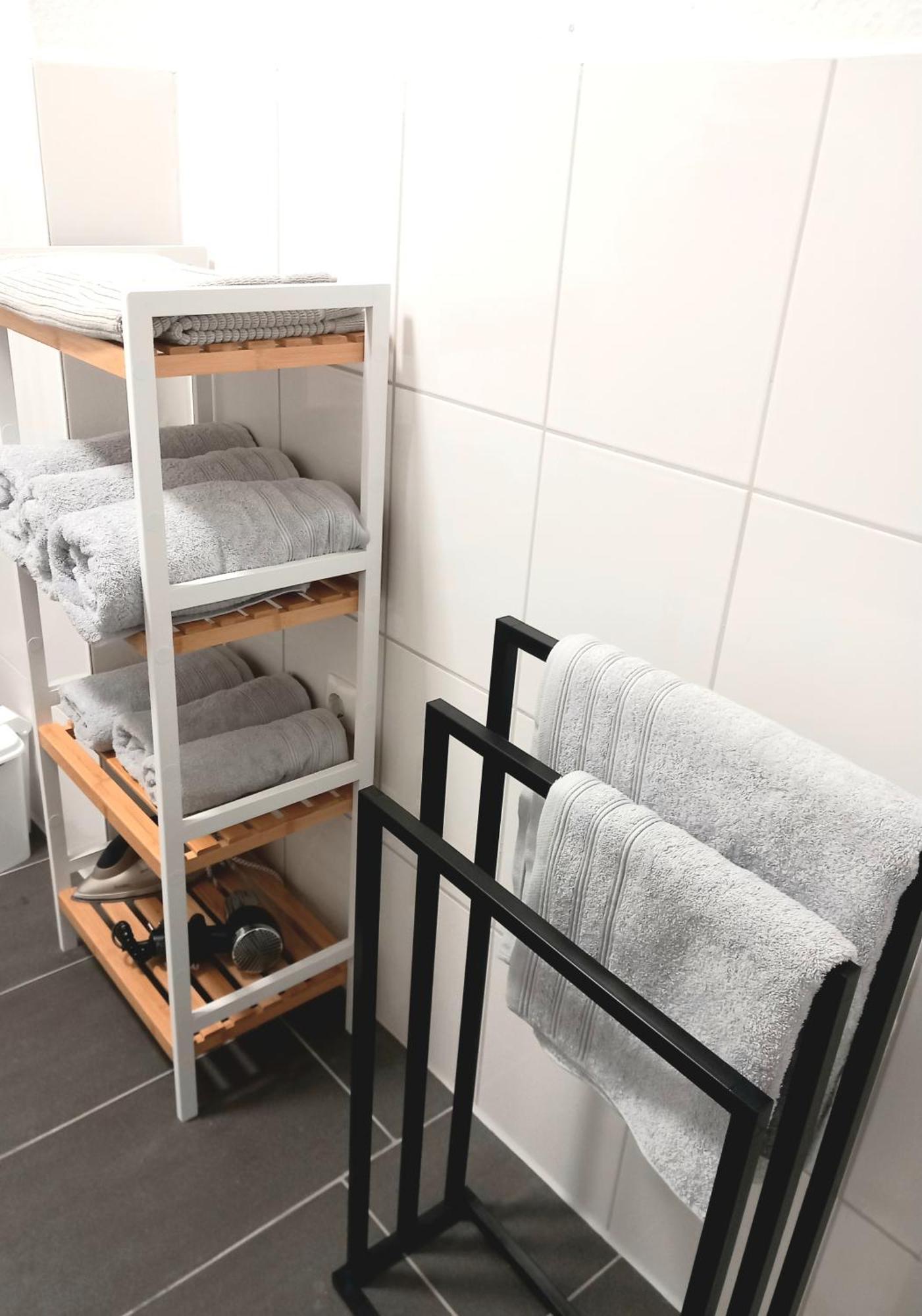 City Apartment Duisburg 2#Netflix &Wlan &Kingsize Bett & Kaffee Maschine & Central & 500M Innenhafen & 2 Min U Bahn Exterior photo